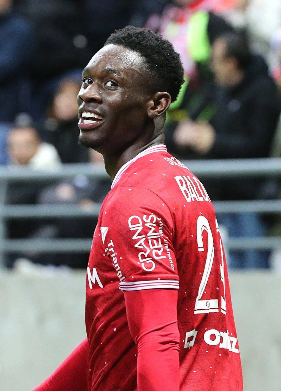 关于赛地聚焦：社区盾转会期热度飙升，阿森纳外线爆发，球迷炸锅，身体对抗强度拉满的信息