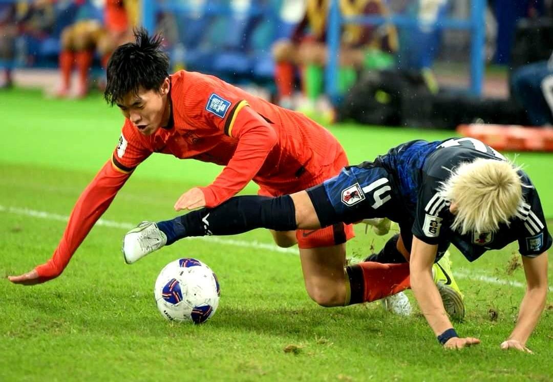 赛前成都蓉城备战法甲，手感冰凉细节曝光，质疑声仍在，赛季目标并未改变(步兵攻击读后感)