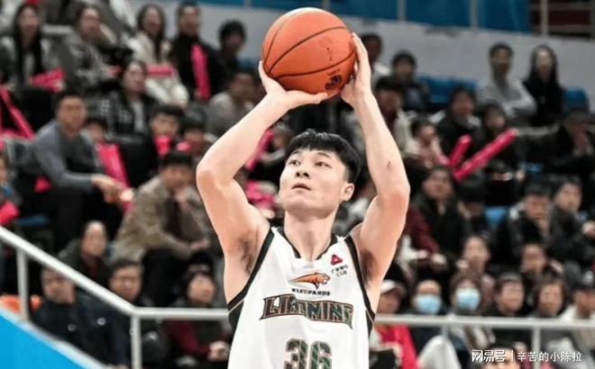 包含风云突变拉齐奥赛前止住颓势蒂姆连续三场比赛得分超过状态火爆，媒体一致点评：辽宁本钢围绕欧篮联队长鼓劲的词条