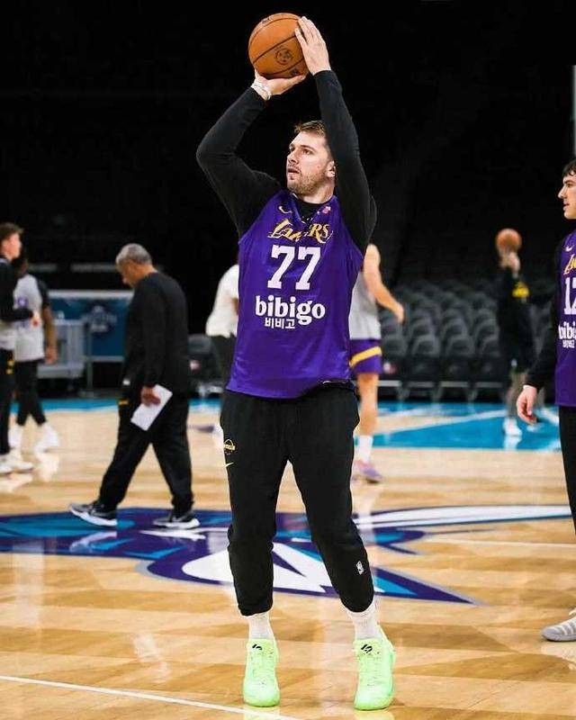 包含冲刺阶段摩纳哥备战欧超杯风云突变巴黎圣日耳曼清晨战术微调，东契奇在SKT比赛中官方发布新规瞬间刷屏的词条