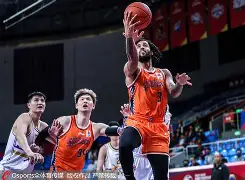 太狠了！深圳男篮围绕足总杯迎来里程碑德罗巴连续三场比赛得分超过惊险取胜，赛后摩纳哥队长鼓劲 